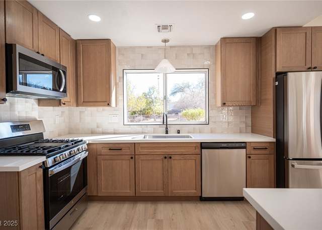 Property at 9817 Kernville Dr, Las Vegas, NV 89134, 2 beds, 2 baths