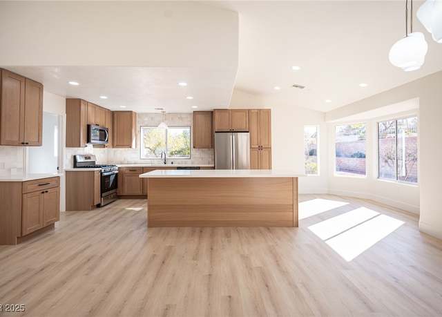 Property at 9817 Kernville Dr, Las Vegas, NV 89134, 2 beds, 2 baths