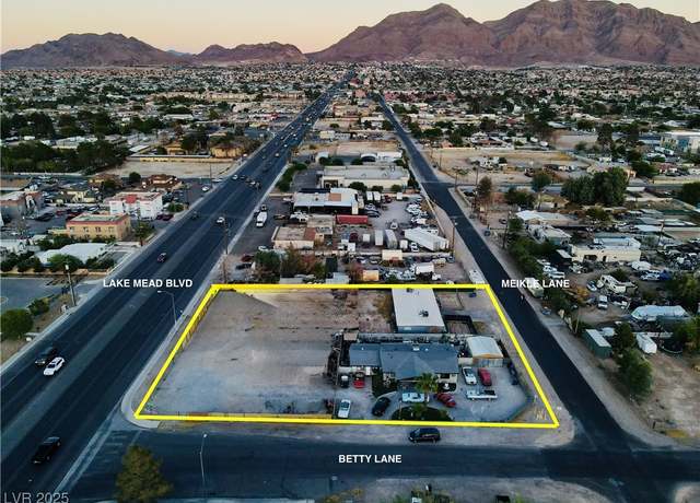 Property at 5320 Meikle Ln, Las Vegas, NV 89156, 8 beds, 4 baths