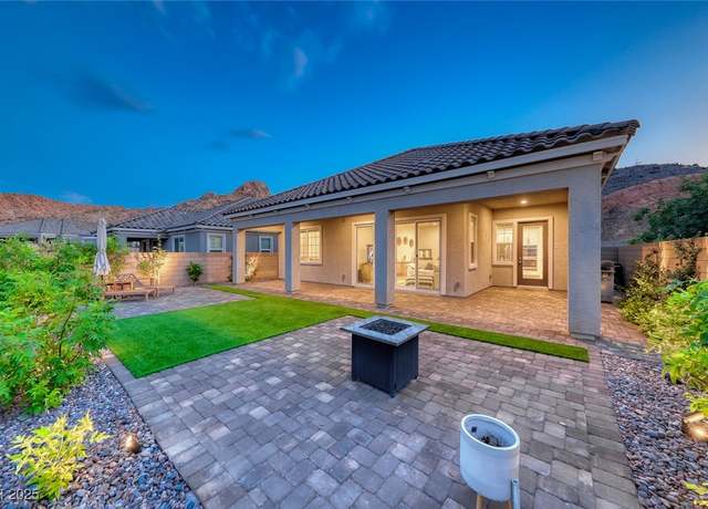 Property at 32 Tatahatso Point St, Henderson, NV 89011, 3 beds, 2 baths
