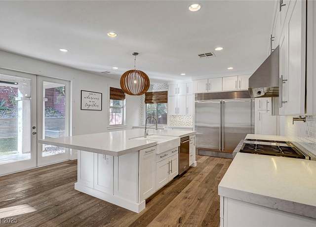 Property at 10410 Ashlar Point Way, Las Vegas, NV 89135, 5 beds, 2.5 baths
