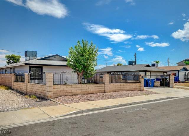 Property at 1628 Chestnut St, Henderson, NV 89011, 4 beds, 2.5 baths