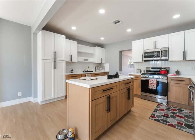 Property at 915 Melrose Dr, Las Vegas, NV 89101, 3 beds, 2 baths