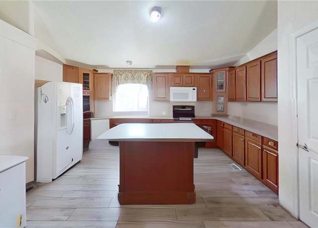 Property at 6266 Bluehurst Ave, Las Vegas, NV 89156, 4 beds, 2 baths