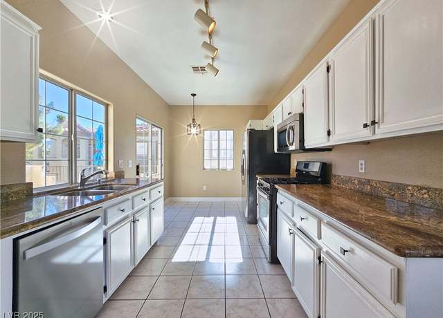 Property at 1851 Hillpointe Rd #2124, Henderson, NV 89074, 3 beds, 2 baths