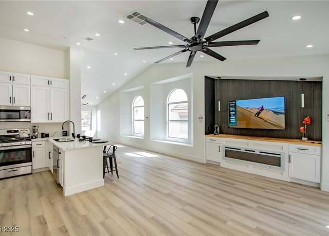 Property at 9741 Panorama Cliff Dr, Las Vegas, NV 89134, 3 beds, 2 baths