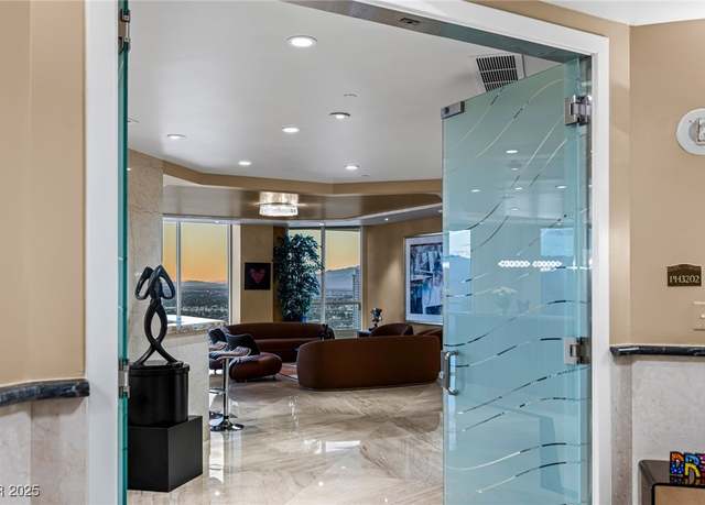 Property at 2877 Paradise Rd #3202, Las Vegas, NV 89109, 4 beds, 4.5 baths
