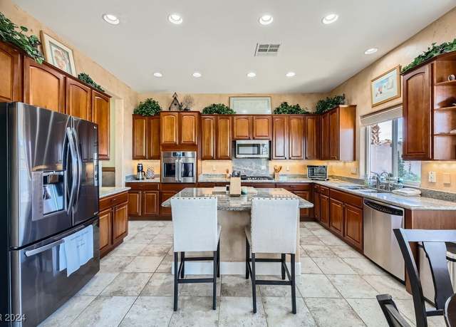 Property at 2247 Bannerwood St, Henderson, NV 89044, 3 beds, 3.5 baths