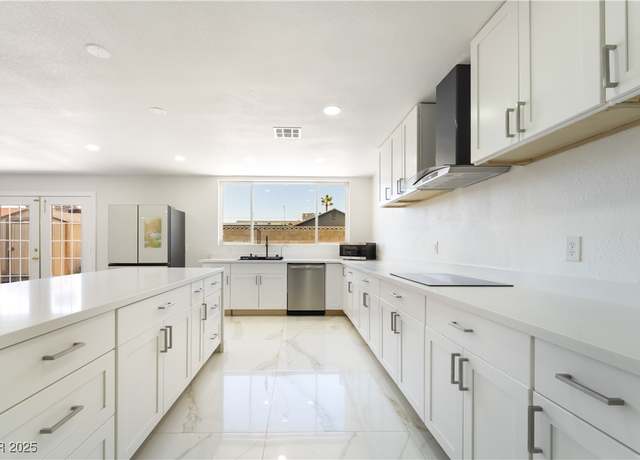 Property at 5336 Regal Ave, Las Vegas, NV 89146, 3 beds, 2 baths
