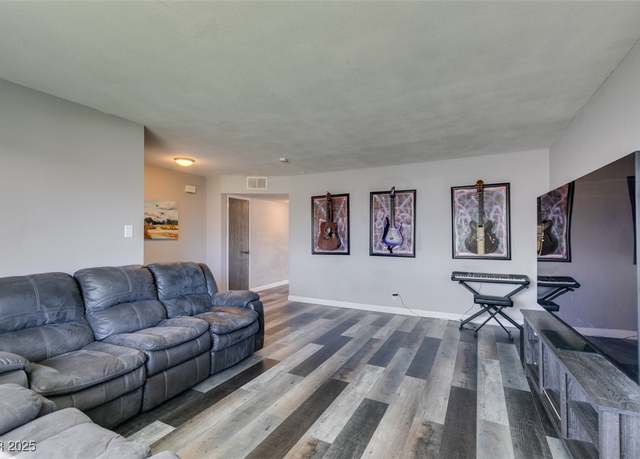 Property at 100 Huntly Rd, Las Vegas, NV 89145, 4 beds, 2.5 baths