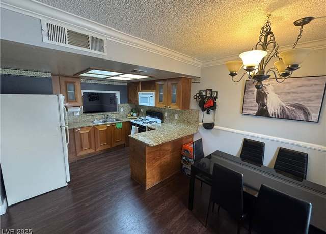Property at 898 Flagstone Way, Las Vegas, NV 89110, 2 beds, 1.5 baths