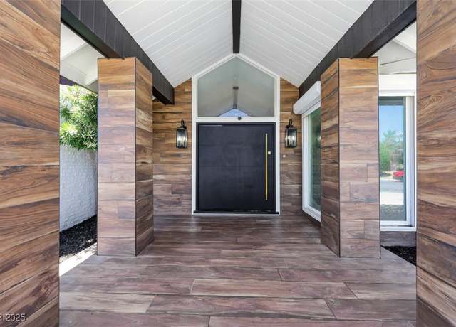 Property at 1900 S 15th St, Las Vegas, NV 89104, 5 beds, 2.5 baths