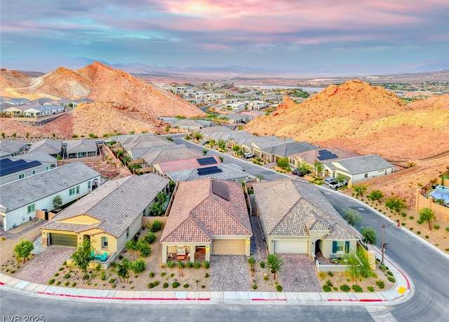 Property at 32 Tatahatso Point St, Henderson, NV 89011, 3 beds, 2 baths