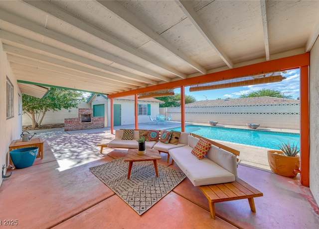 Property at 1721 E Oakey Blvd, Las Vegas, NV 89104, 3 beds, 3 baths