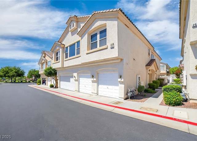 Property at 2558 Lazy Saddle Dr, Henderson, NV 89002, 2 beds, 2.5 baths