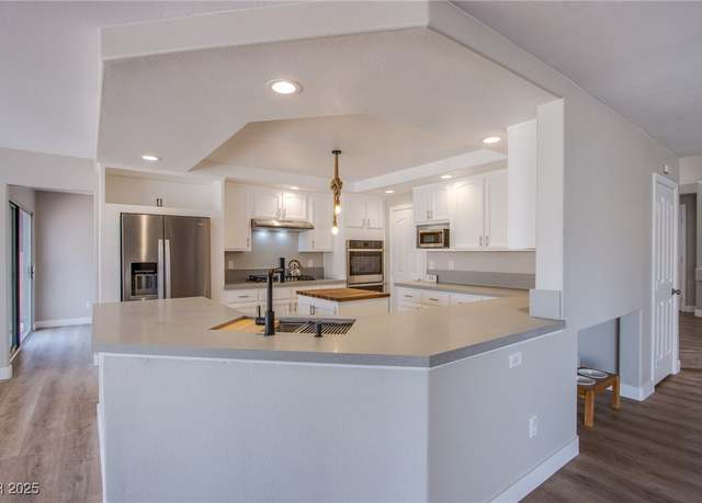 Property at 2704 Coventry Green Ave, Henderson, NV 89074, 5 beds, 3 baths