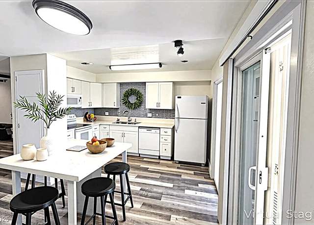 Property at 708 Fernwood Ln, Las Vegas, NV 89169, 3 beds, 2.5 baths