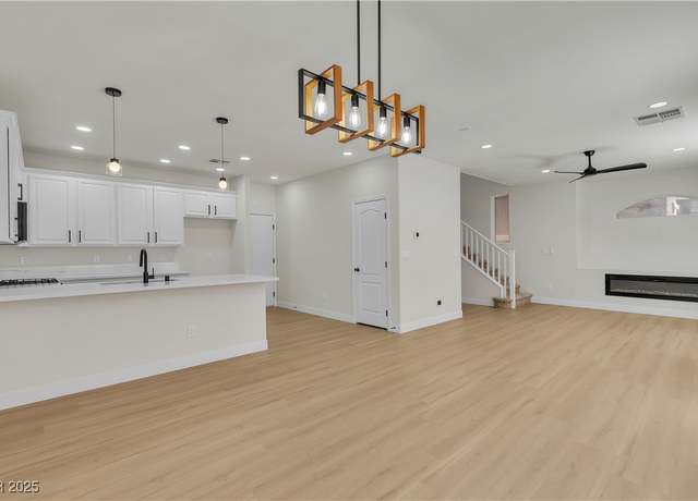 Property at 715 Taliput Palm Pl, Henderson, NV 89011, 3 beds, 2.5 baths