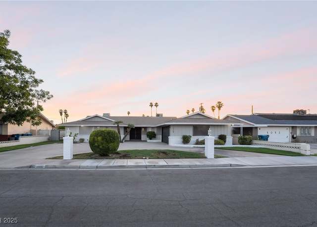 Property at 1009 Ironwood Dr, Las Vegas, NV 89108, 5 beds, 2.5 baths