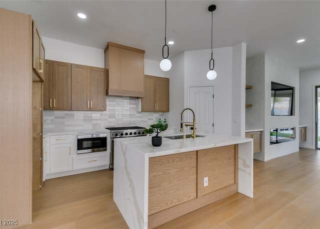 Property at 10452 Niagara Falls Ln, Las Vegas, NV 89144, 3 beds, 2 baths