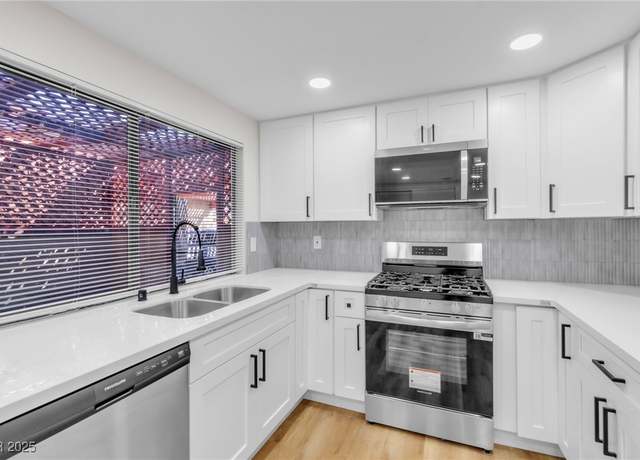 Property at 2415 Pickwick Dr, Henderson, NV 89014, 2 beds, 2.5 baths