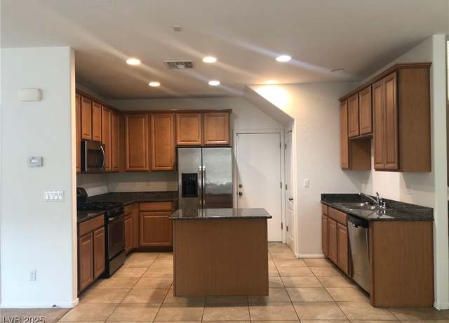 Property at 714 Calamus Palm Pl, Henderson, NV 89011, 4 beds, 2.5 baths