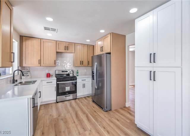 Property at 9321 Dancing Daffodil Ave, Las Vegas, NV 89129, 4 beds, 2.5 baths