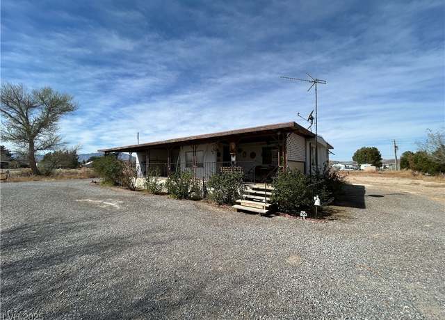Property at 300 N Murphy St, Pahrump, NV 89060, 2 beds, 1.5 baths