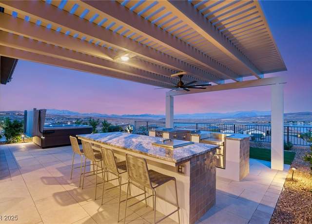 Property at 46 Lake Bluff Ct, Henderson, NV 89011, 2 beds, 2 baths