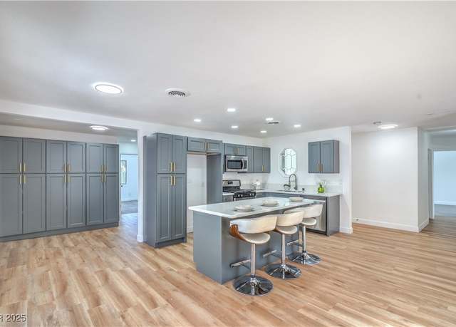 Property at 6517 Villa Mesa Dr, Las Vegas, NV 89107, 4 beds, 3 baths