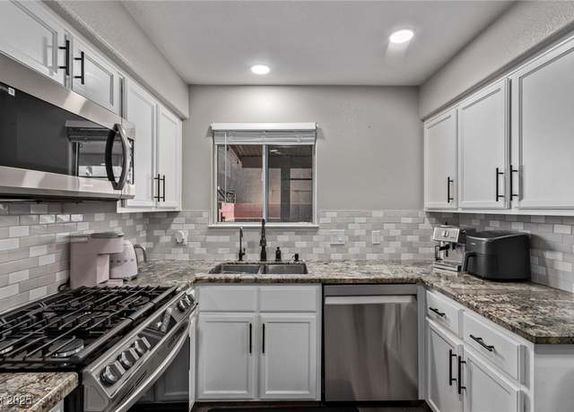 Property at 730 Peregrine Falcon St, Henderson, NV 89015, 3 beds, 2.5 baths