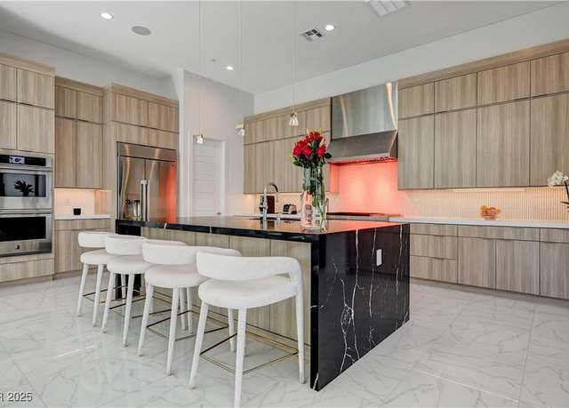 Property at 10752 Patina Hills Ct, Las Vegas, NV 89135, 4 beds, 4.5 baths