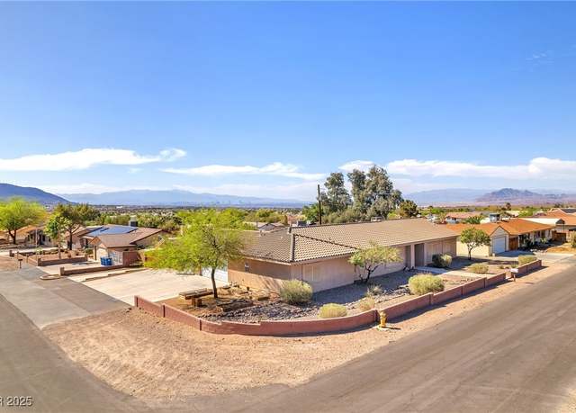 Property at 2251 Thoroughbred Rd, Henderson, NV 89002, 5 beds, 3 baths