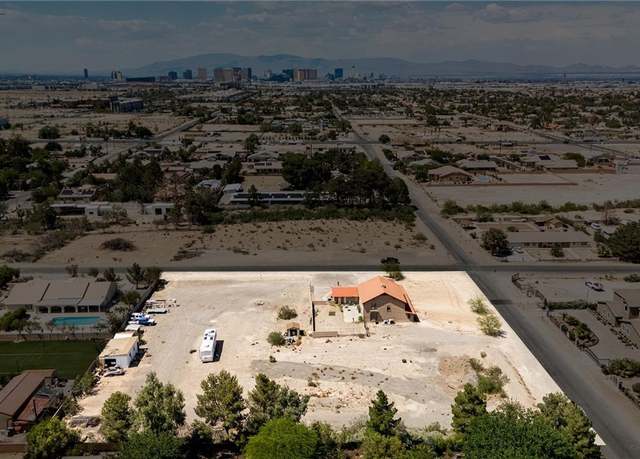 Property at 8335 Rancho Destino Rd, Las Vegas, NV 89123, 5 beds, 3.5 baths