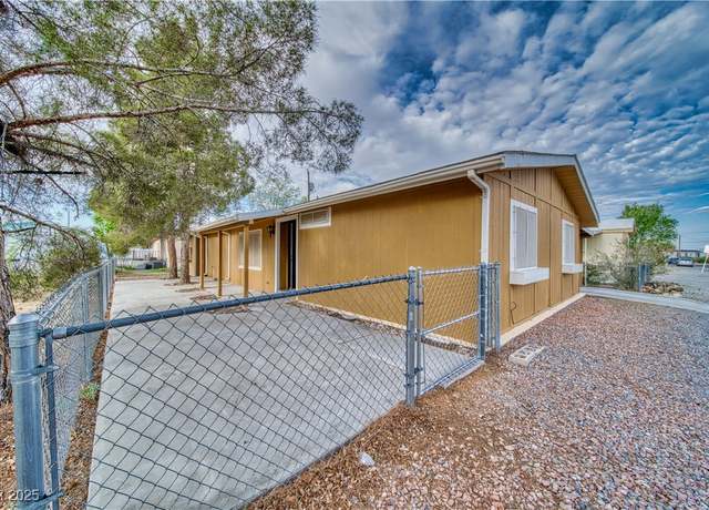 Property at 271 W Comstock Cir, Pahrump, NV 89048, 3 beds, 2 baths