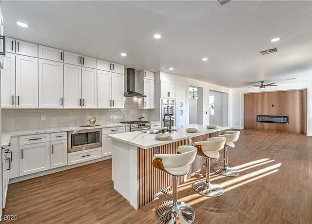 Property at 1136 Casady Hollow Ave, Henderson, NV 89012, 5 beds, 3 baths
