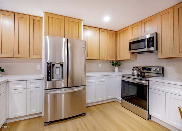 Property at 233 Pecos Way, Las Vegas, NV 89121, 2 beds, 1.5 baths