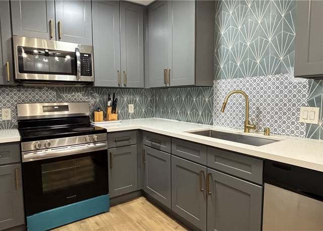 Property at 241 N 19th St, Las Vegas, NV 89101, 3 beds, 1 bath