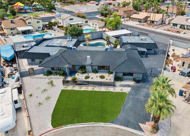 Property at 4501 Woodcrest Rd, Las Vegas, NV 89121, 7 beds, 5.5 baths