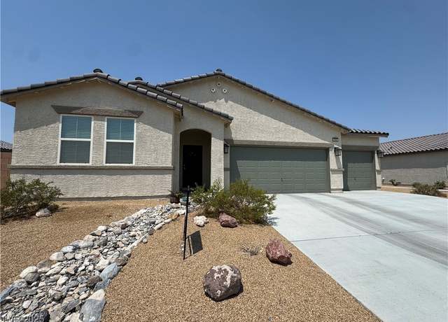 Property at 5562 S Chippewa St, Pahrump, NV 89061, 3 beds, 2 baths