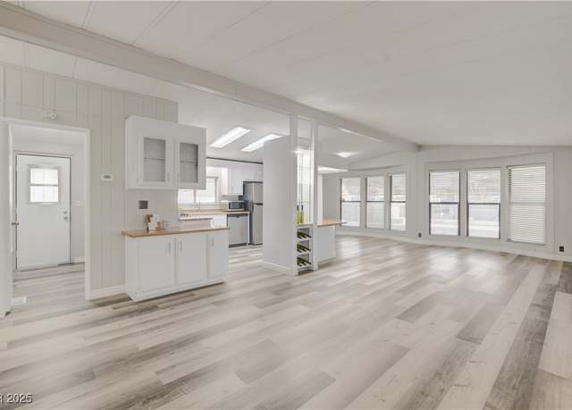 Property at 5572 Tres Piedras Rd, Las Vegas, NV 89122, 2 beds, 2 baths