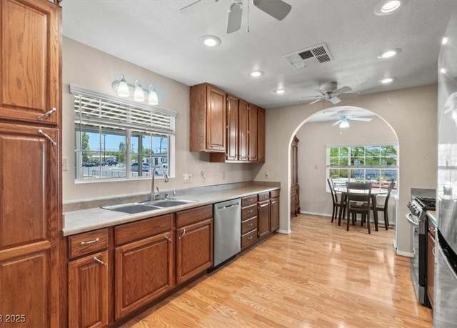 Property at 276 Navajo Dr, Henderson, NV 89015, 2 beds, 2 baths