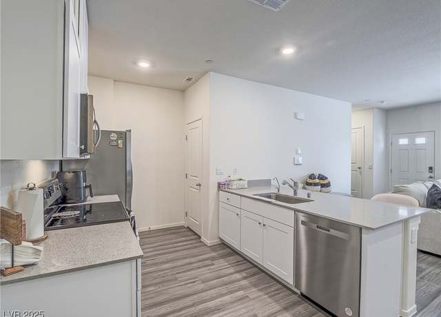 Property at 483 Waterfall Cove Ct, Henderson, NV 89002, 3 beds, 2.5 baths