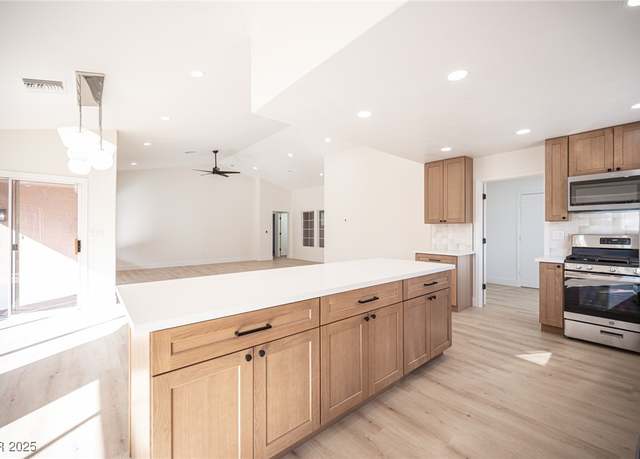 Property at 9817 Kernville Dr, Las Vegas, NV 89134, 2 beds, 2 baths