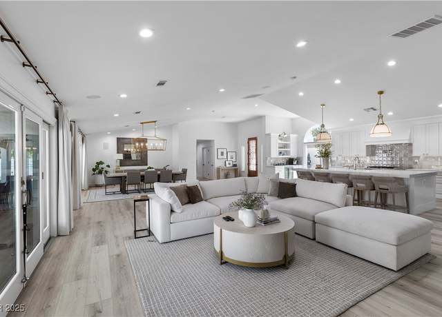 Property at 2250 Bowie Cir, Henderson, NV 89014, 4 beds, 2.5 baths