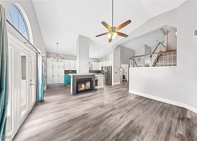 Property at 9405 Crosspointe Ave, Las Vegas, NV 89117, 5 beds, 2.5 baths