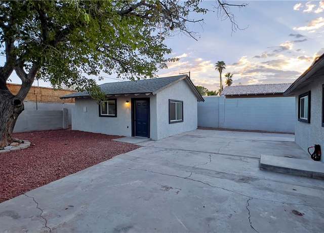 Property at 1720 E Oakey Blvd, Las Vegas, NV 89104, 5 beds, 3 baths