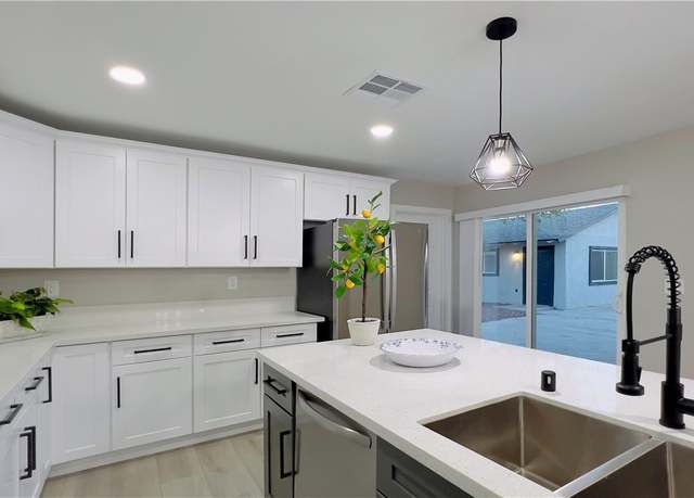 Property at 1720 E Oakey Blvd, Las Vegas, NV 89104, 5 beds, 3 baths