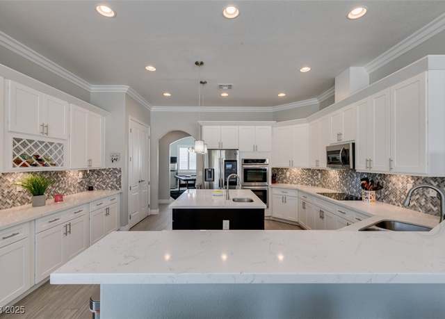 Property at 6131 Rio Vista St, Las Vegas, NV 89130, 4 beds, 4.5 baths