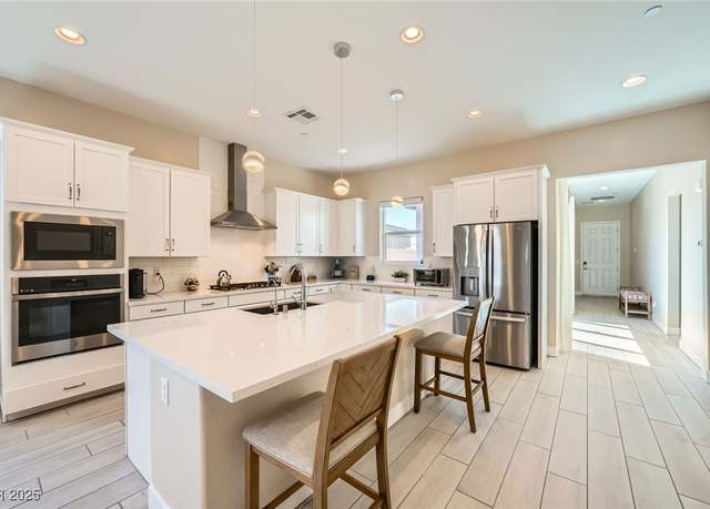 Property at 10960 Doresta Ave, Las Vegas, NV 89166, 3 beds, 2 baths